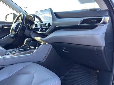 2021 Toyota Highlander Hybrid Platinum