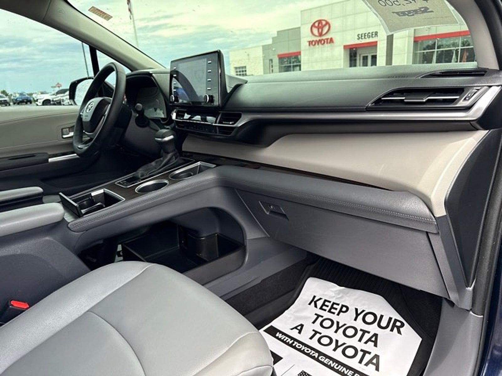 2023 Toyota Sienna XLE