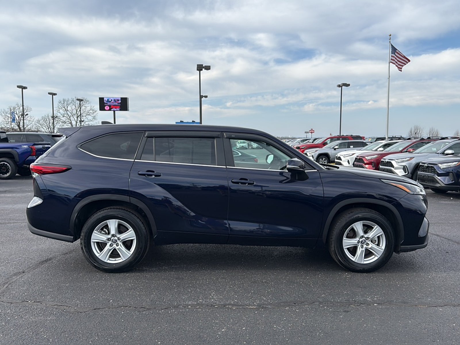 2023 Toyota Highlander LE