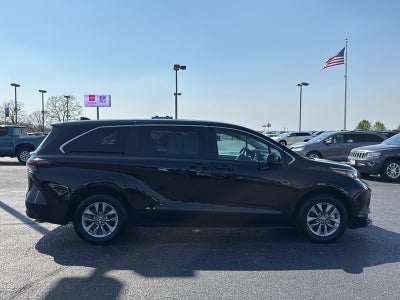 2024 Toyota Sienna LE