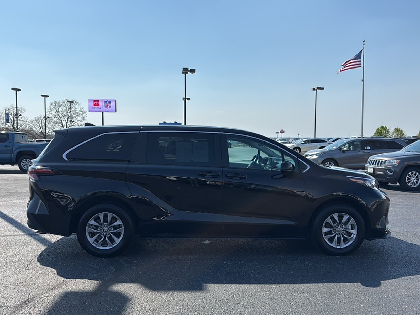 2024 Toyota Sienna LE