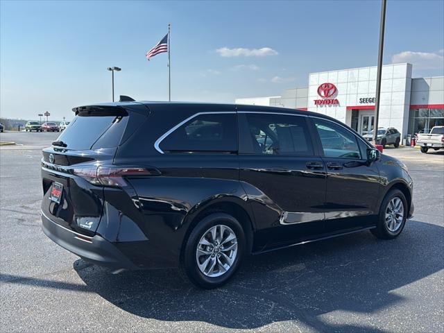 2024 Toyota Sienna LE