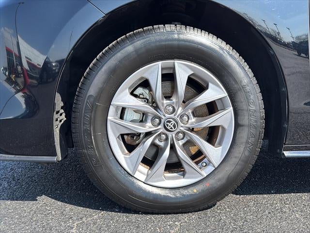 2024 Toyota Sienna LE