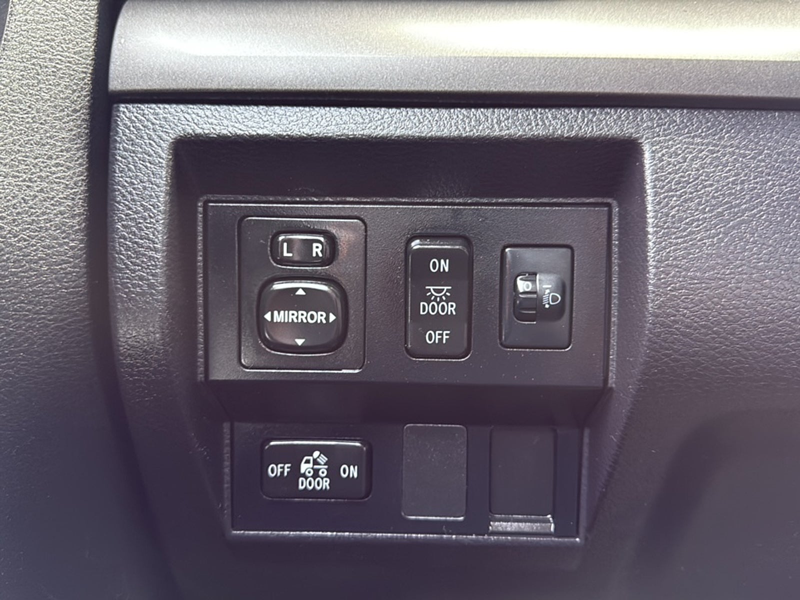 2016 Toyota Tundra SR5 5.7L V8