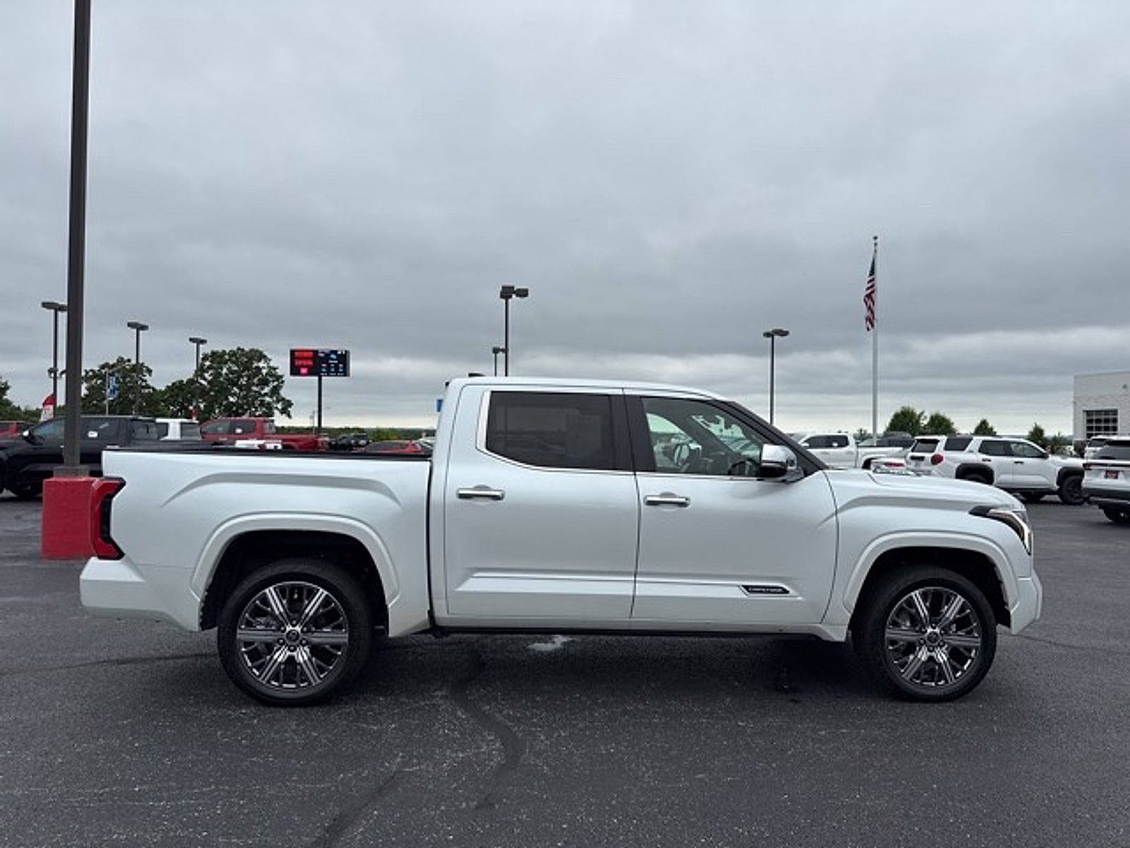 2024 Toyota Tundra Hybrid Capstone 4WD