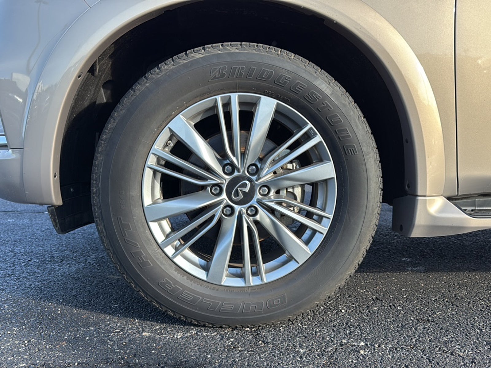 2023 INFINITI QX80 LUXE