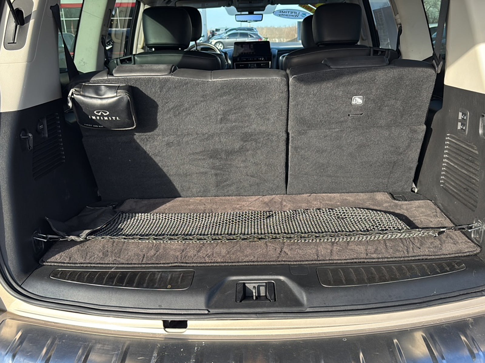 2023 INFINITI QX80 LUXE