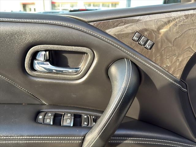 2023 INFINITI QX80 LUXE