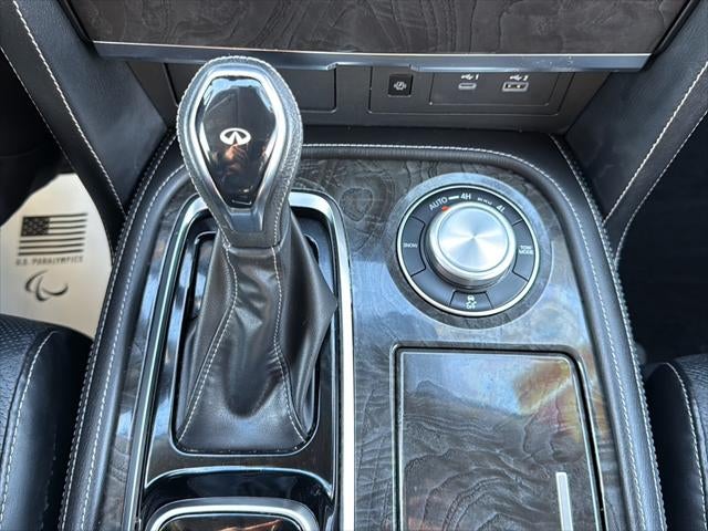 2023 INFINITI QX80 LUXE