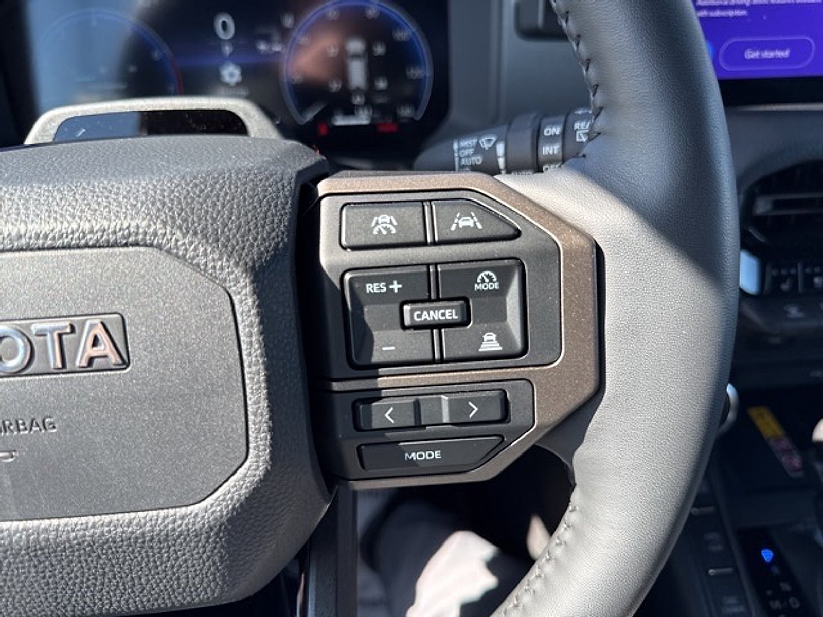 2025 Toyota Land Cruiser 4WD (Natl)