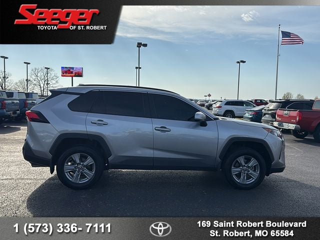 2022 Toyota RAV4 HYBRID LE