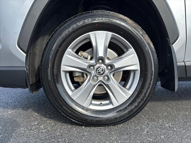 2022 Toyota RAV4 HYBRID LE
