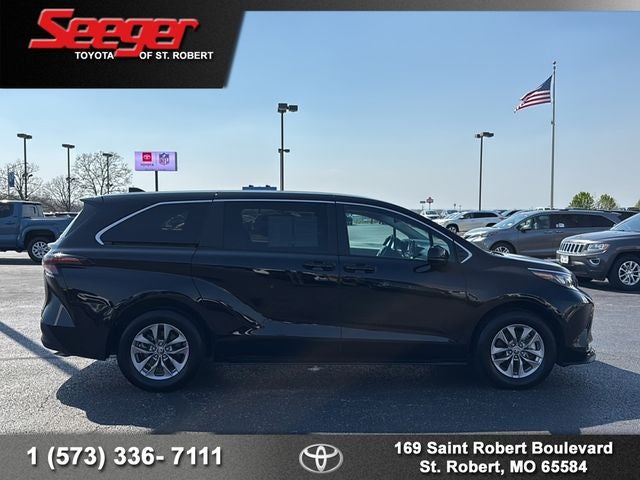 2024 Toyota Sienna LE 8 Passenger