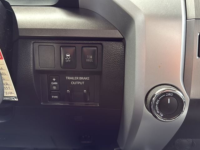 2016 Toyota TUNDRA 4X4 SR5