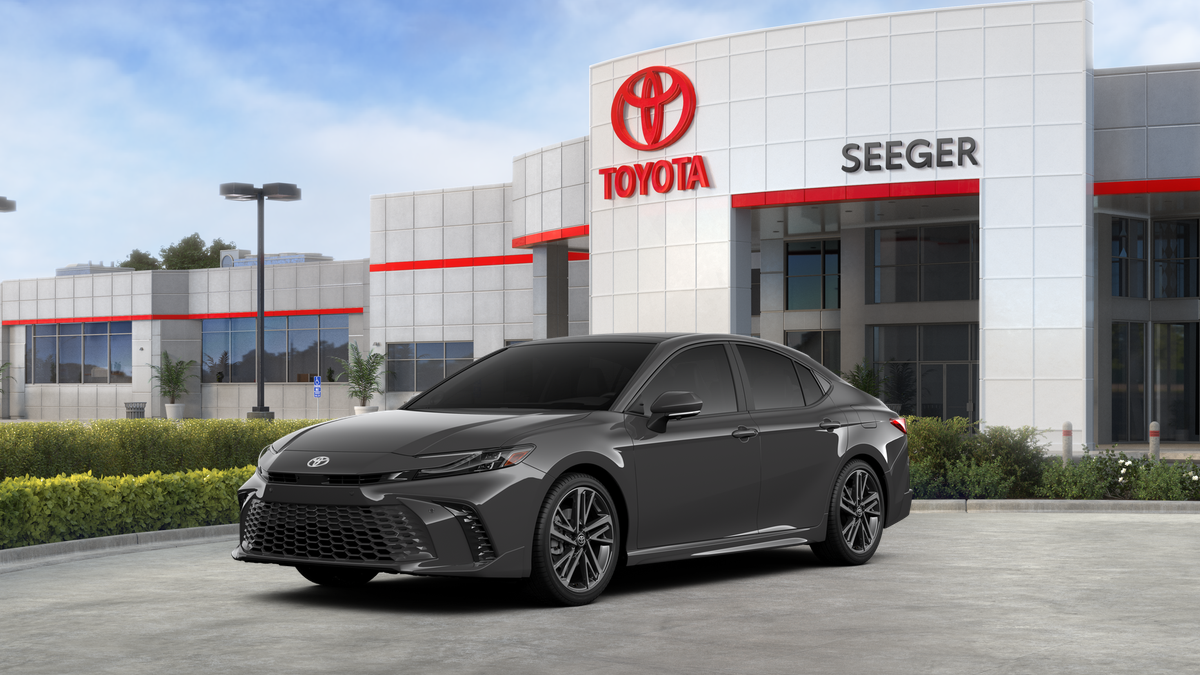 2026 Toyota Camry XSE Hybrid's photo