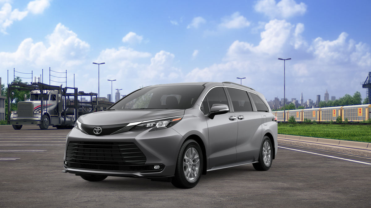 2026 Toyota Sienna XLE 7-Passenger Hybrid FWD's photo