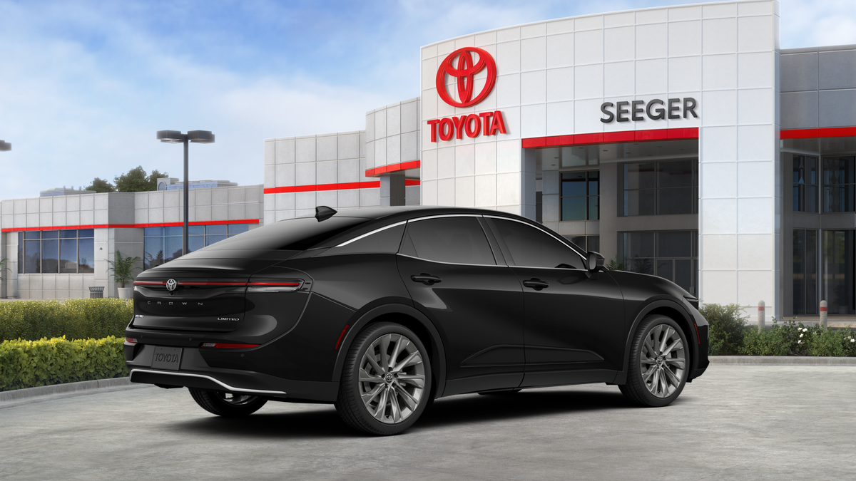 2026 Toyota Crown Limited - Photo 10
