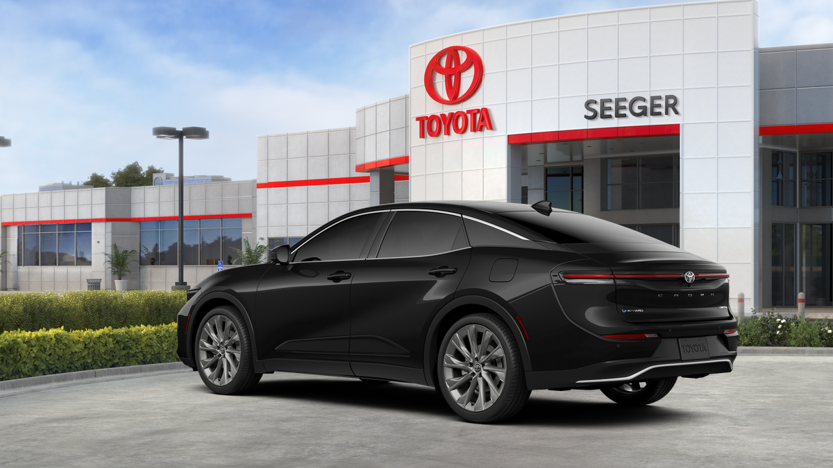 2026 Toyota Crown Limited - Photo 6