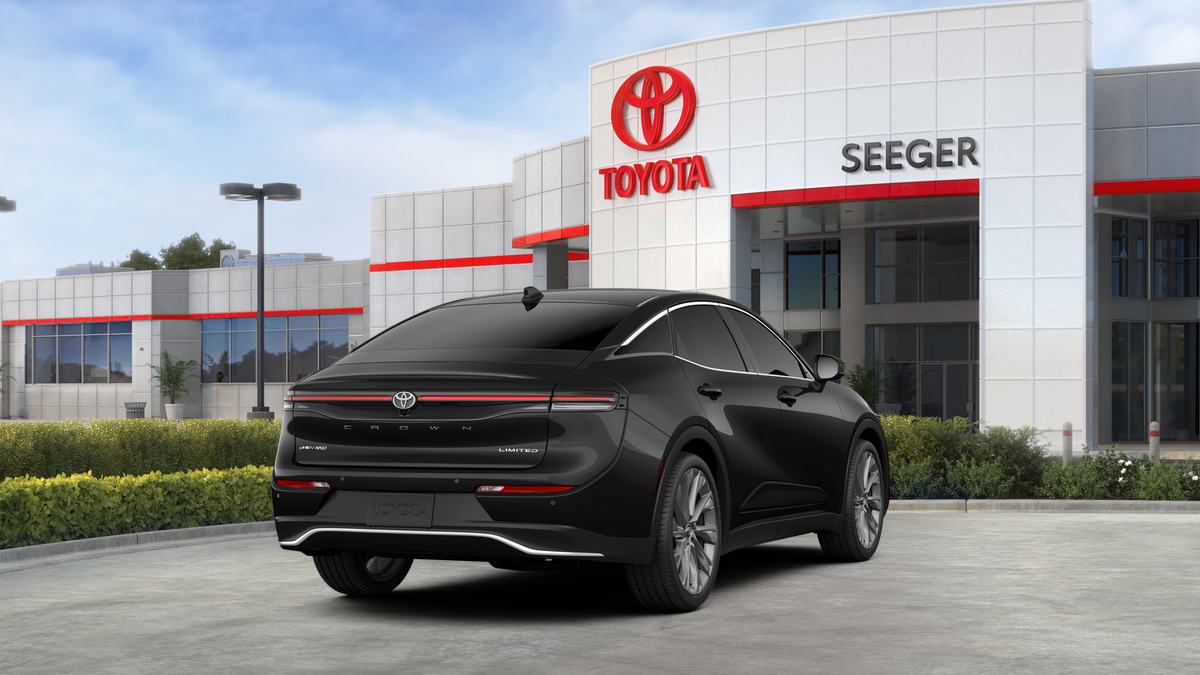2026 Toyota Crown Limited - Photo 9