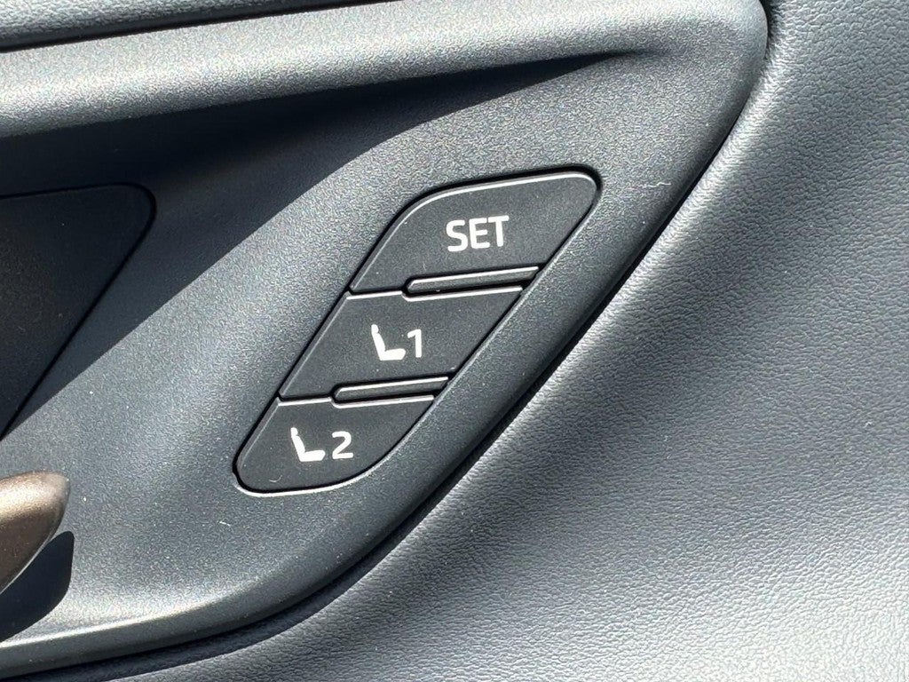 2026 Toyota Crown Signia Limited AWD (Natl)