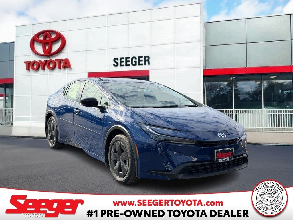 2026 Toyota Prius LE FWD's photo